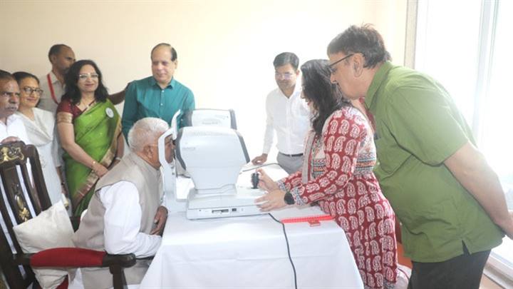 विश्व ग्लूकोमा दिवस पर राजभवन में लगा नि:शुल्क नेत्र परीक्षण शिविर